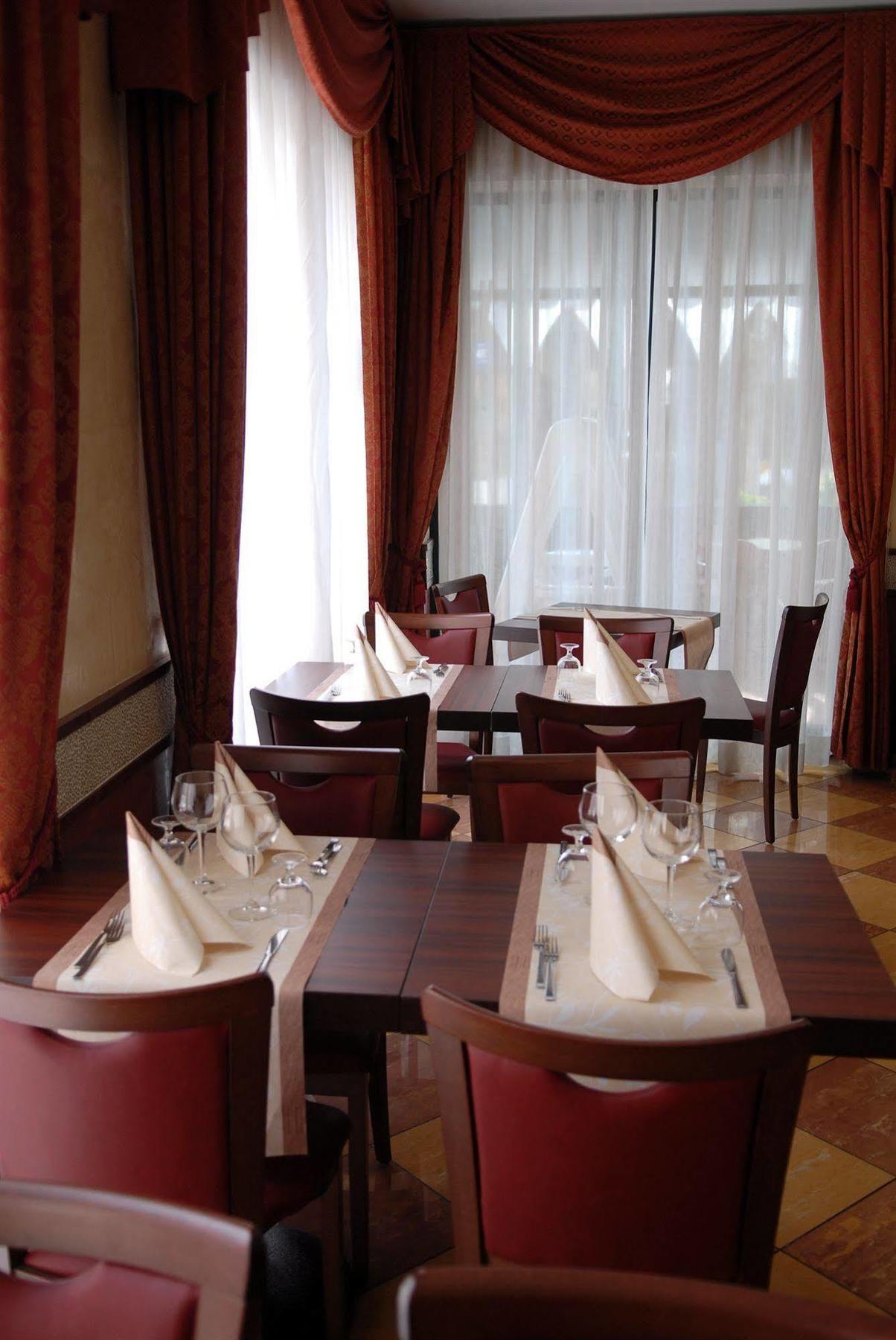 Hotel Dei Platani Ріміні Екстер'єр фото