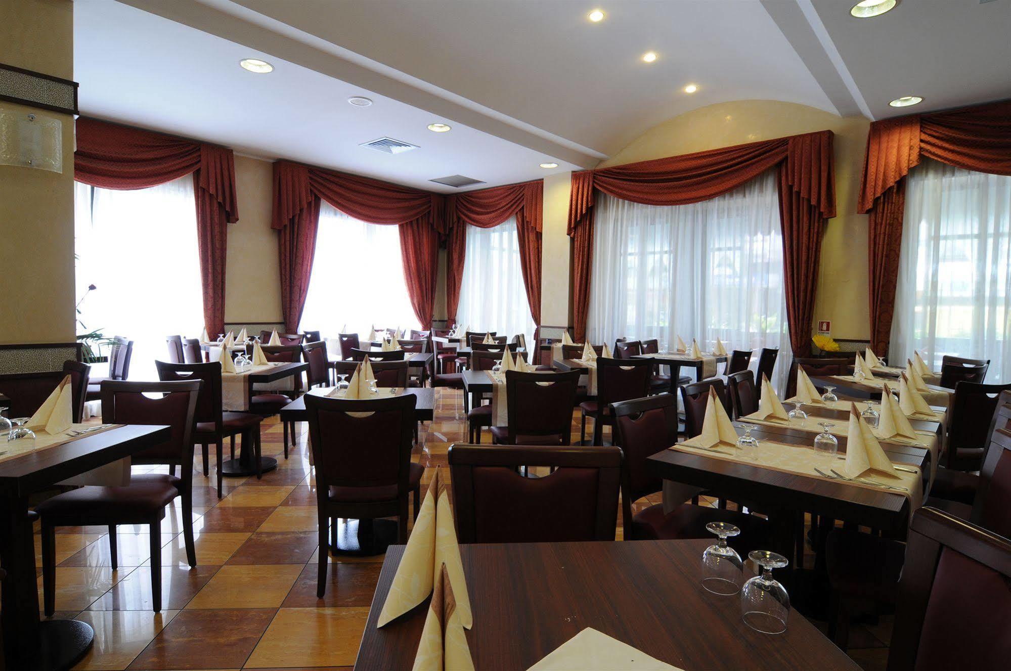 Hotel Dei Platani Ріміні Екстер'єр фото