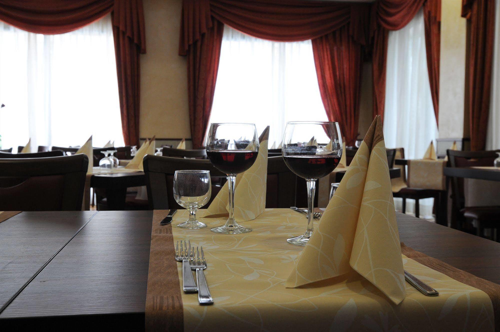 Hotel Dei Platani Ріміні Екстер'єр фото