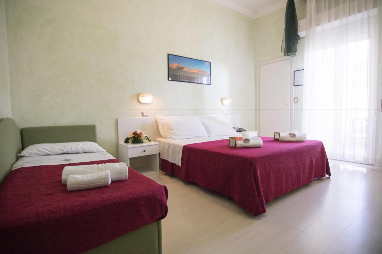 Hotel Dei Platani Ріміні Екстер'єр фото